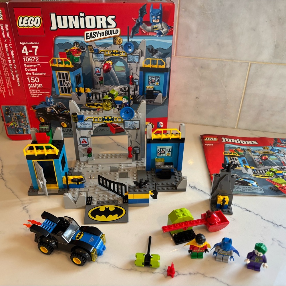Lego 10672 Batman
-100%complete
- includes 3 minifigs 
- excellent condition - Picture 2 of 9